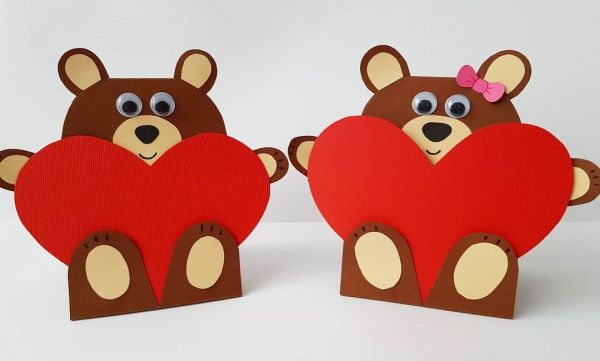 Osos amorosos con corazones