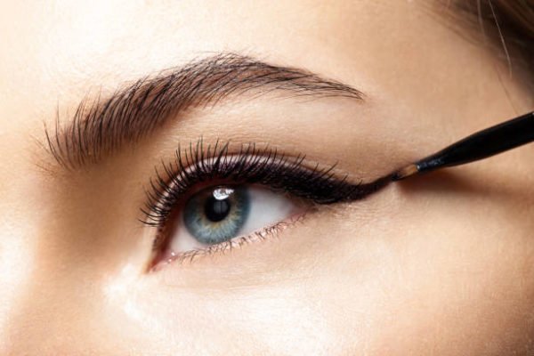 Como hacer un eyeliner perfecto 3