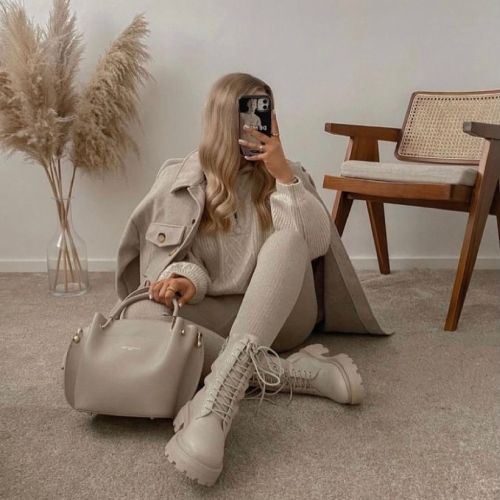 Botines blancos con leotardos