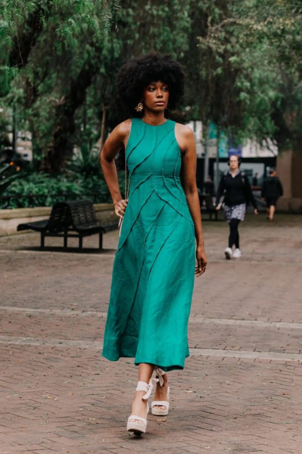 5 vestidos y looks para invitadas de boda de verano tendencia en